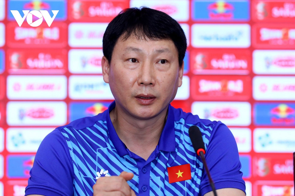 Chief coach Kim Sang-sik of the Vietnam team