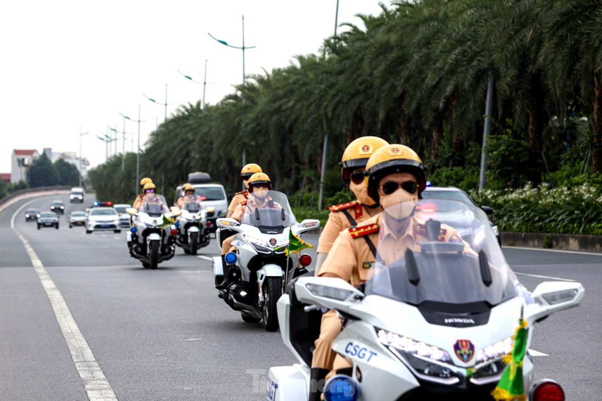 The planned route for the convoy starts from Noi Bai International Airport, traversing Nhat Tan bridge, before then moving into the centre of the city.