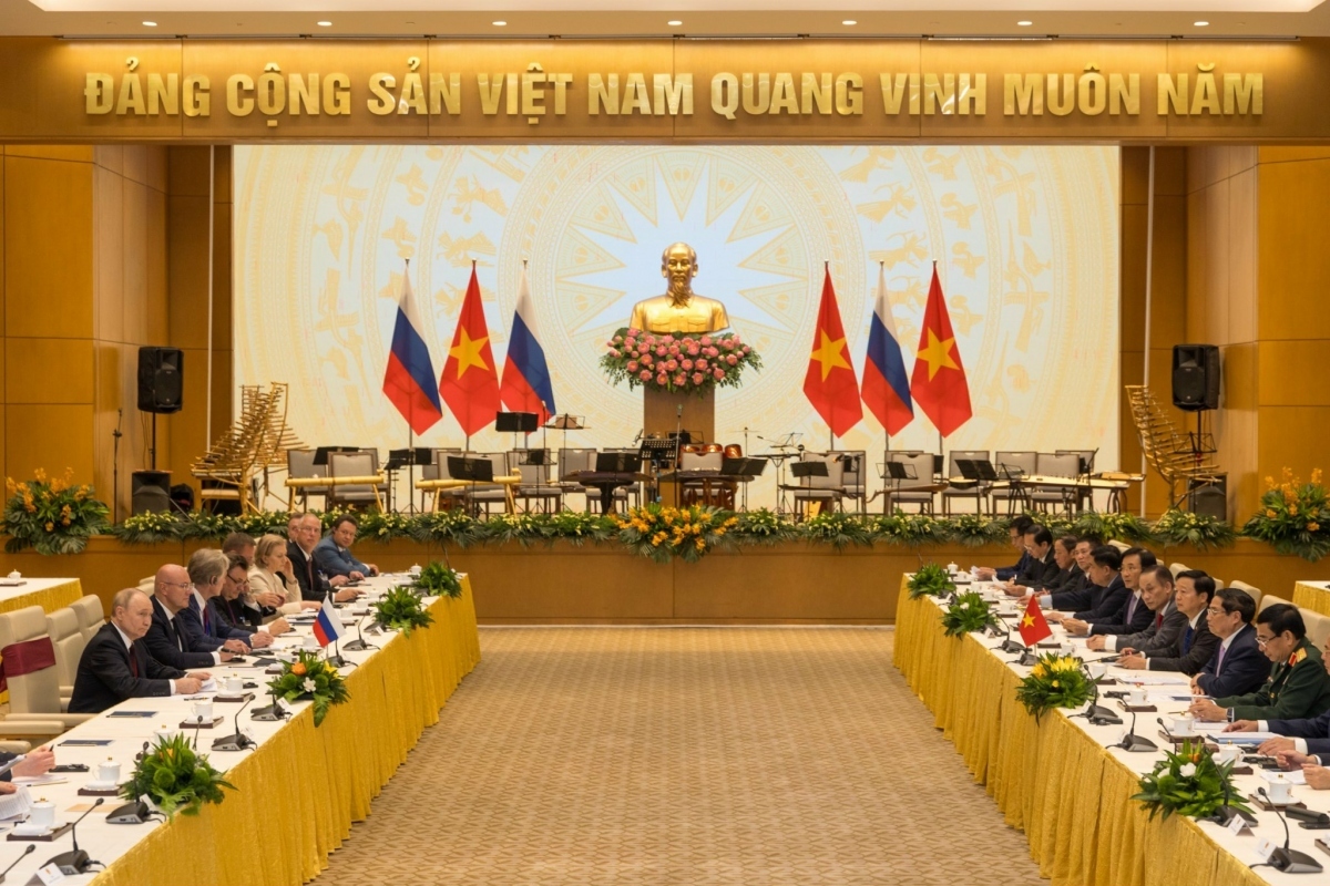 Vietnamese Government chief and the top Russian leader hold talks.