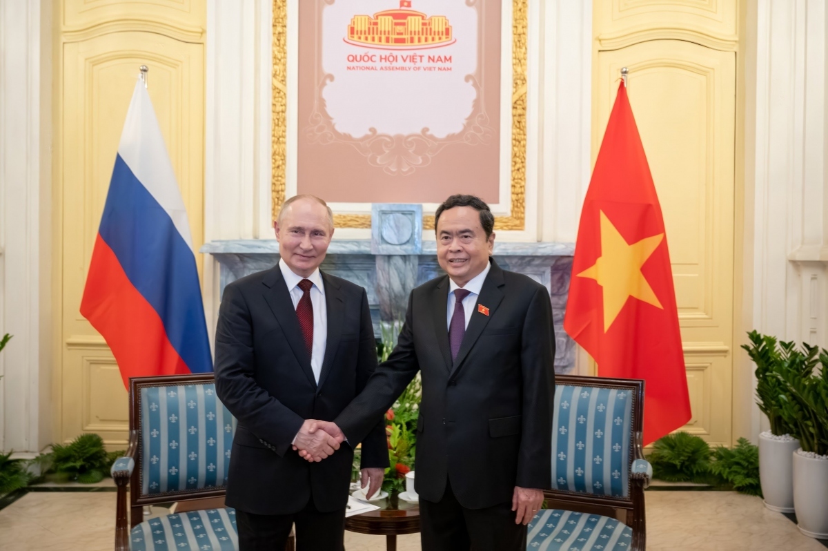 At a meeting with Chairman of the National Assembly Tran Thanh Man, visiting Russian leader underlines the importance of inter-parliamentary cooperation and collaboration between the countries’ political parties, while highlighting the fine relations between the Communist Party of Vietnam (CPV) and the United Russia party, as well as between the National Assembly of Vietnam and the Federal Assembly of Russia.