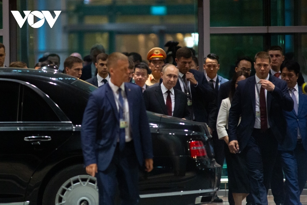 President Vladimir Putin and Russia high-ranking delegation leave Hanoi on June 20 night, wrapping up their two-day state visit to Vietnam. This marks the fifth time the Russian President has visited Vietnam. The visit holds an extremely important significance, further deepening the Vietnam-Russia comprehensive strategic partnership across multiple fields.