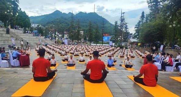A mass yoga performance at the event