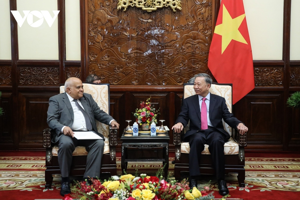 President To Lam and Cuban Ambassador Orlando Nicolas Hernandez Guillen exchange measures to strengthen bilateral relations between the two countries during their meeting in Hanoi on June 24