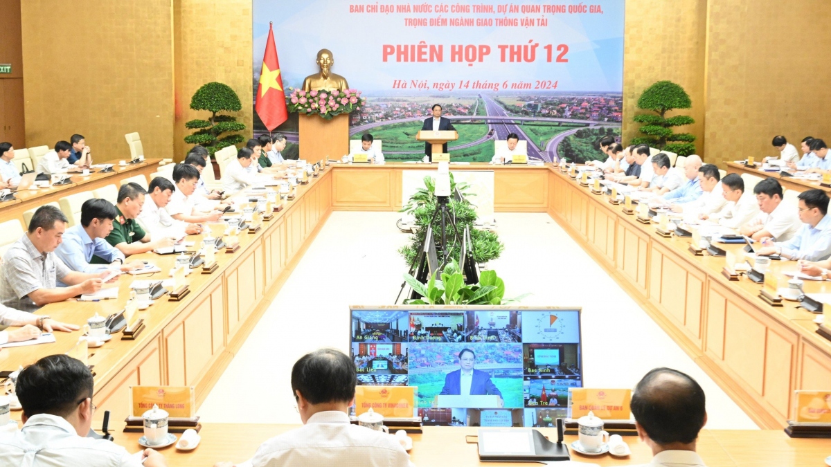 PM Pham Minh Chinh chairs the 12th meeting of the State Steering Committee for National Key Transport Projects 
