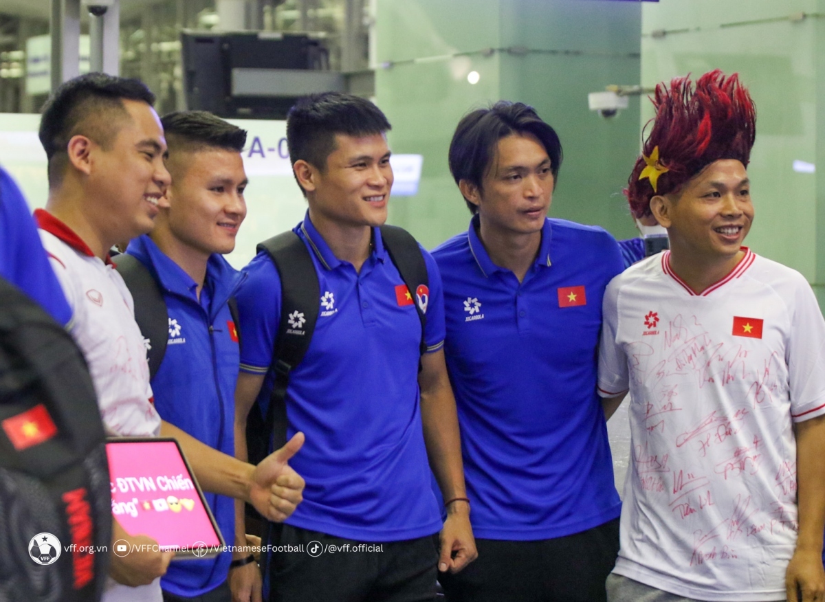 Vietnamese players leave for Iraq to seek place at World Cup third qualifiers. (Photo courtesy of Vietnam Football Federation)