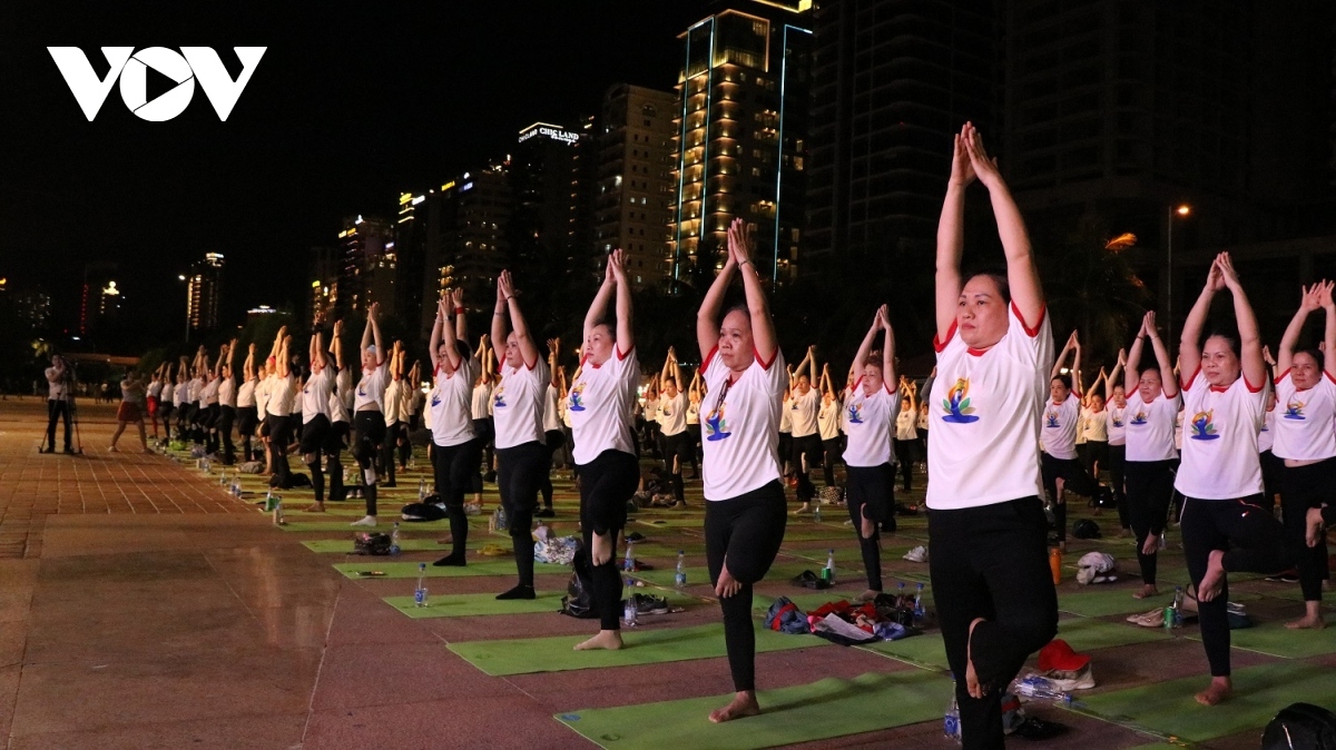 Since then yoga performances have been held in annually in the nation, helping to strengthen solidarity, friendship, and mutual understanding between Vietnamese and Indian people.