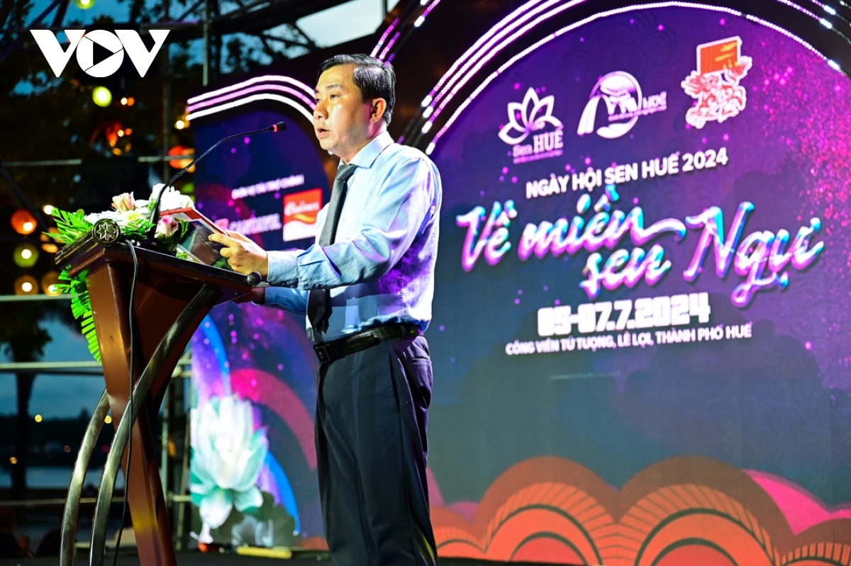 Addressing the opening ceremony, Nguyen Van Phuc, director of the Thua Thien-Hue provincial Department of Tourism, says this marks the fourth time the Hue Lotus Festival has been held, aiming to honour the value of Hue lotus, and introduce culinary dishes of lotuses to a large number of domestic and international guests.