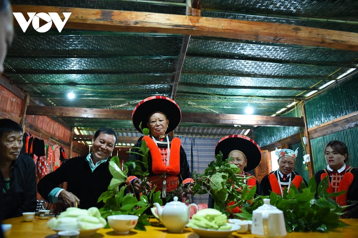 Local authorities believe that developing traditional remedies commercial use is a correct strategy, helping to improve local people’s livelihood.