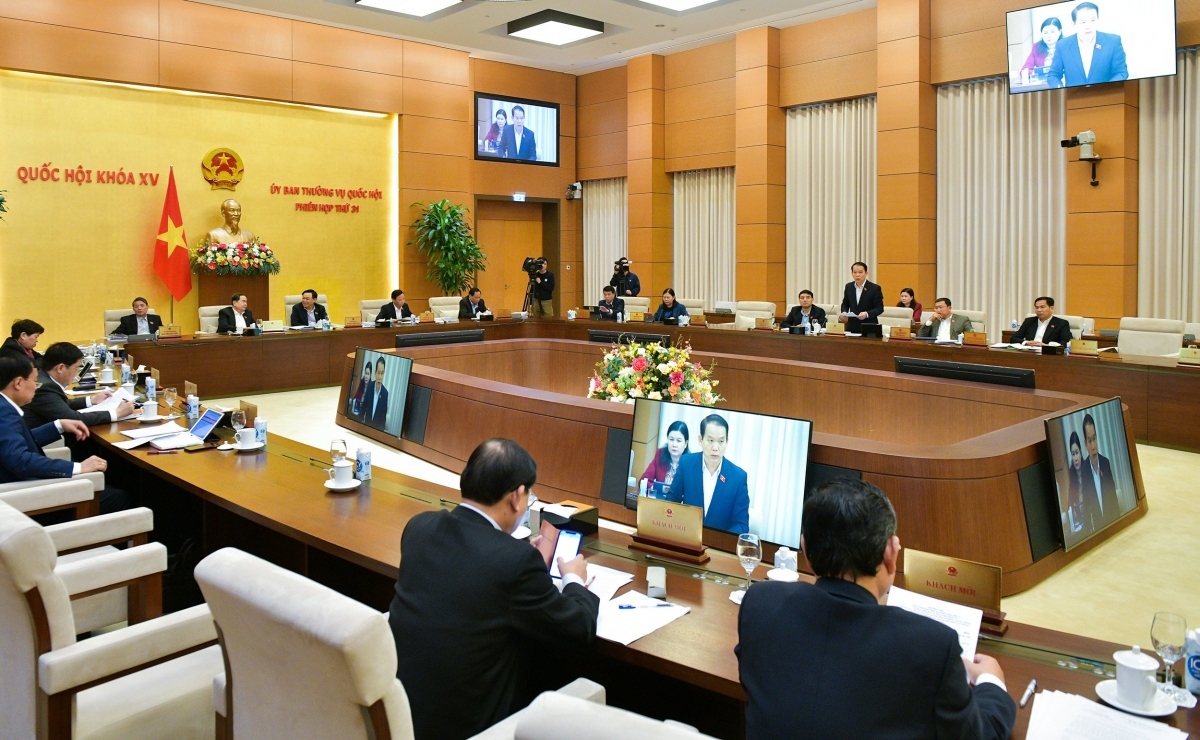 Members of the National Assembly Standing Committee at at session in Hanoi.