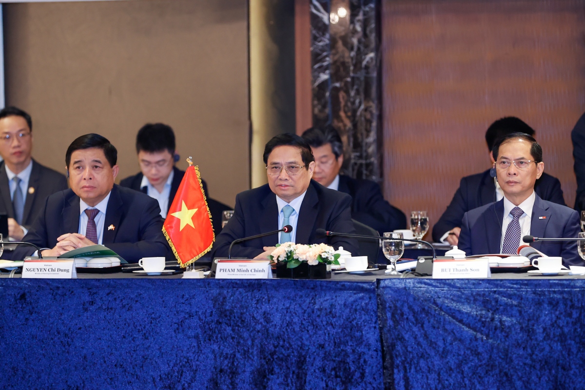 Vietnamese Prime Minister Pham Minh Chinh speaks during a working breakfast with CEOs of leading Korean corporations in Seoul on July 1. (Photo: VGP)