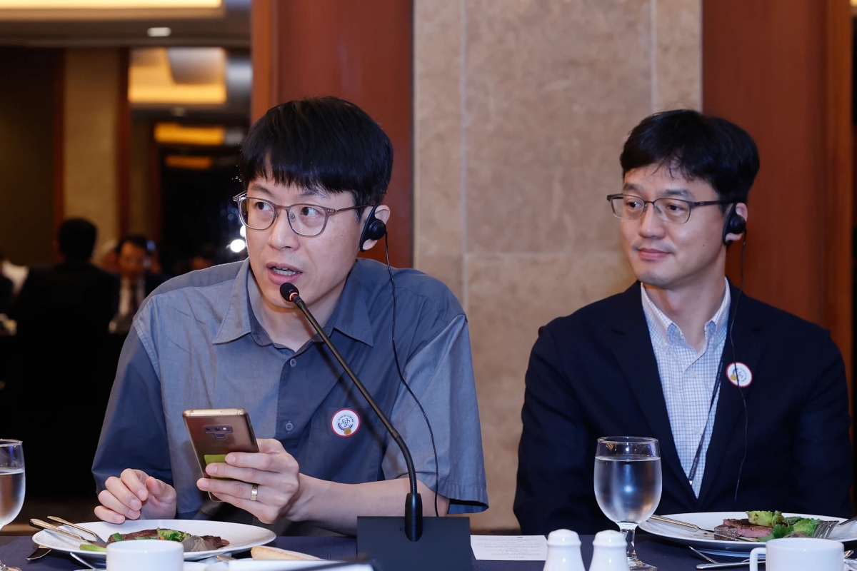 RoK scientists and experts share experience in semiconductors and AI development. (Photo: VGP)