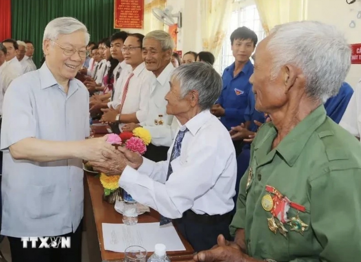 Party General Secretary Nguyen Phu Trong during his visit to the mountainous commune of Son Ha in Son Hoa district of Phu Yen province on May 3, 2016. (Photo: VNA)