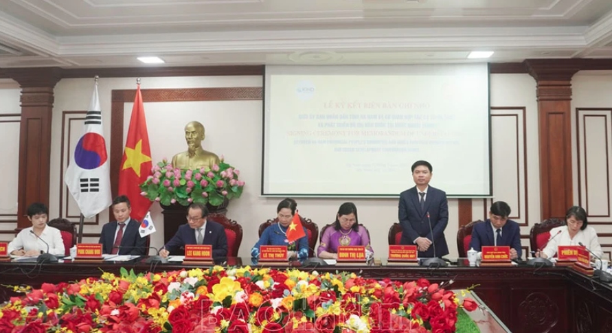 Chairman of the Ha Nam People's Committee Truong Quoc Huy speaks at the MoU signing ceremony. (Photo: baohanam.com.vn)
