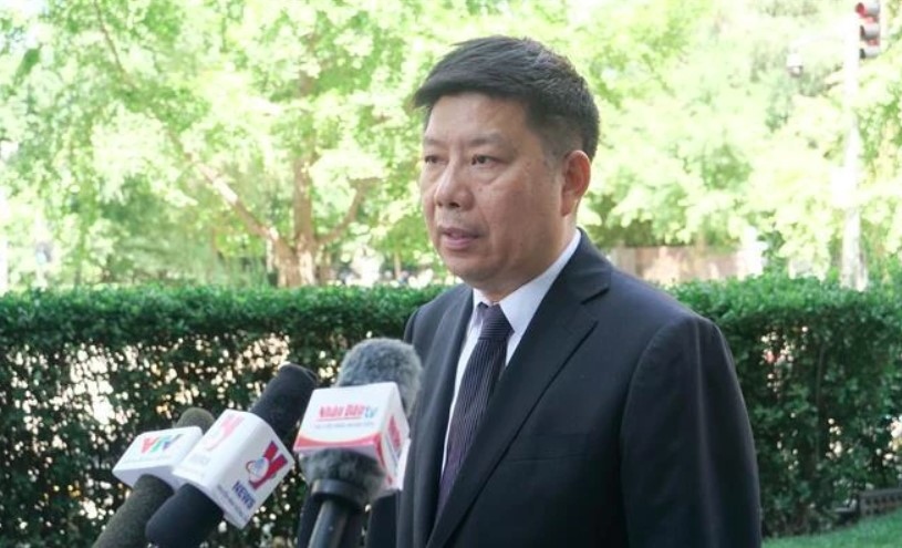 Prof. Xu Liping, Director of the Centre for Southeast Asian Studies at the Chinese Academy of Social Science, grants an interview to Vietnamese correspondents in Beijing. (Photo: VNA)