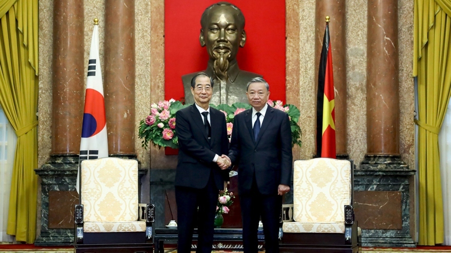 Vietnamese President To Lam (R) shaking hands with Prime Minister Han Duck-soo of the Republic of Korea ahead of their meeting in Hanoi on July 25