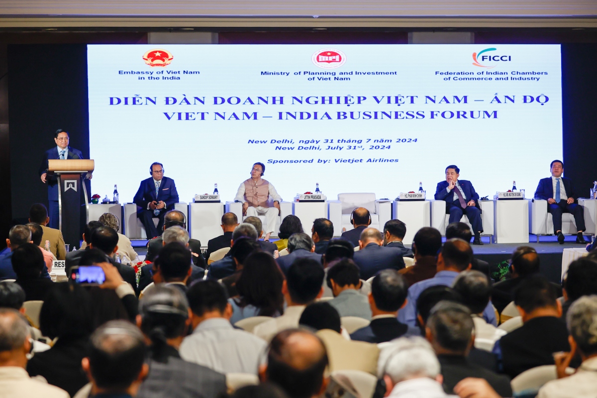 Vietnamese Prime Minister Pham Minh Chinh speaks at the Vietnam - India Business Forum in New Delhi on July 31. (Photo: VGP)