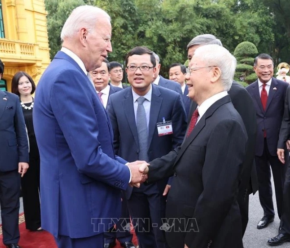 Party General Secretary Nguyen Phu Trong (R) welcomes US President Joe Biden, who is on a state visit to Vietnam, on September 10, 2023
