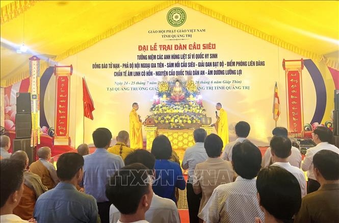 Quang Tri holds solemn memorial service for martyrs on July 23. (Photo: VNA)