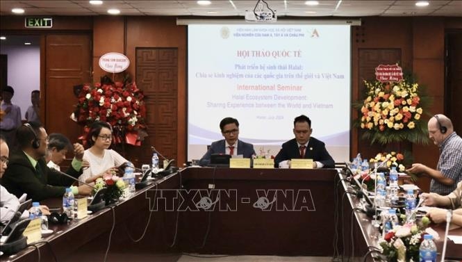 Delegates share policy suggestions for the development of  the Halal ecosystem in Vietnam (Photo: VNA)