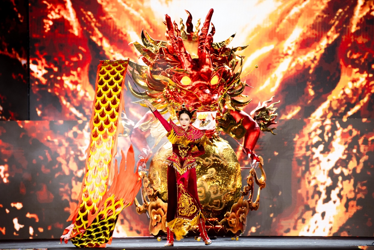 An impressive performance is put on by Le Hoang Phuong, Miss Grand Vietnam 2023, who will give the crown to her successor during the final night of Miss Grand Vietnam 2024 pageant on August 3.