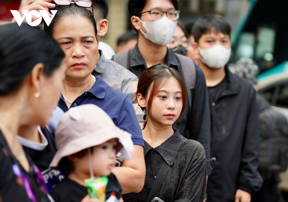 Many of the mourners have never had the opportunity to meet the General Secretary in person, but they all respect and have a lot of affection for him.