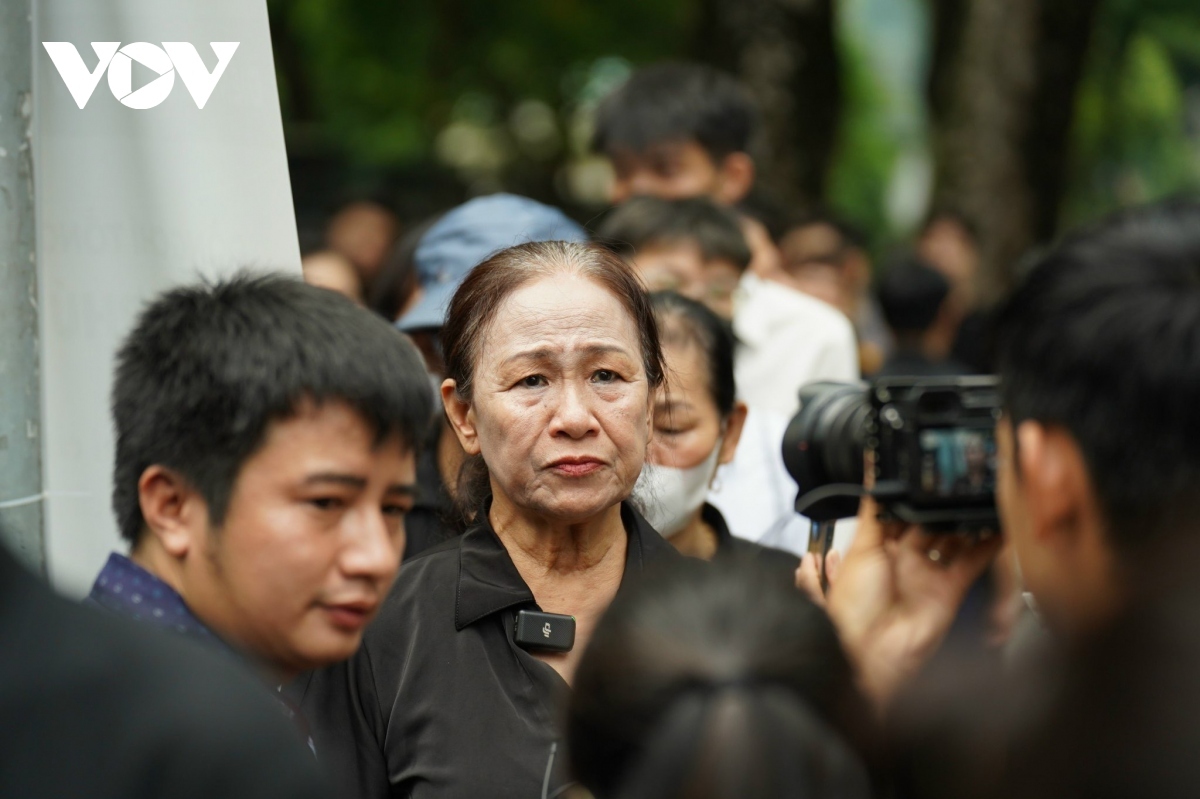 “For competent leaders like General Secretary Nguyen Phu Trong, I would like to come to burn incense and say goodbye to him one last time,” says Nguyen Thi Luu, 76 from Hai Phong city.