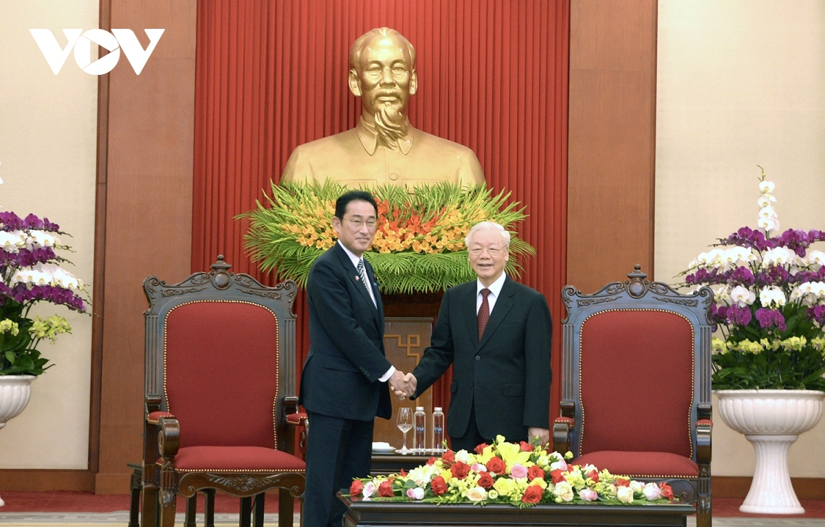 The Party chief voices his delight at the flourishing relationship with Japan while receiving Japanese Prime Minister Fumio Kishida in Hanoi on May 1, 2022.