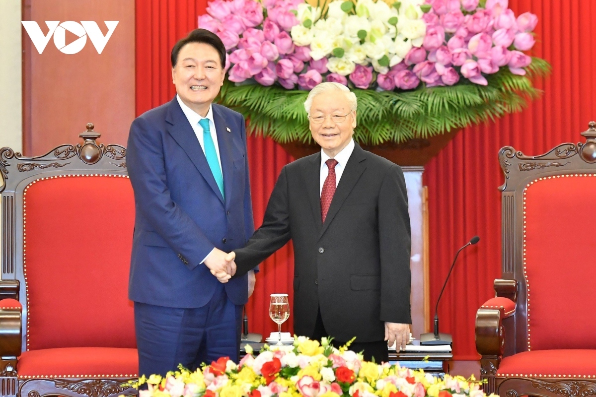 The Party leader greets President of the Republic of Korea (RoK) Yoon Suk-yeol, his spouse on a visit to Hanoi on June 23, 2023, following the upgrade of the bilateral relationship to a comprehensive strategic partnership in late 2022.