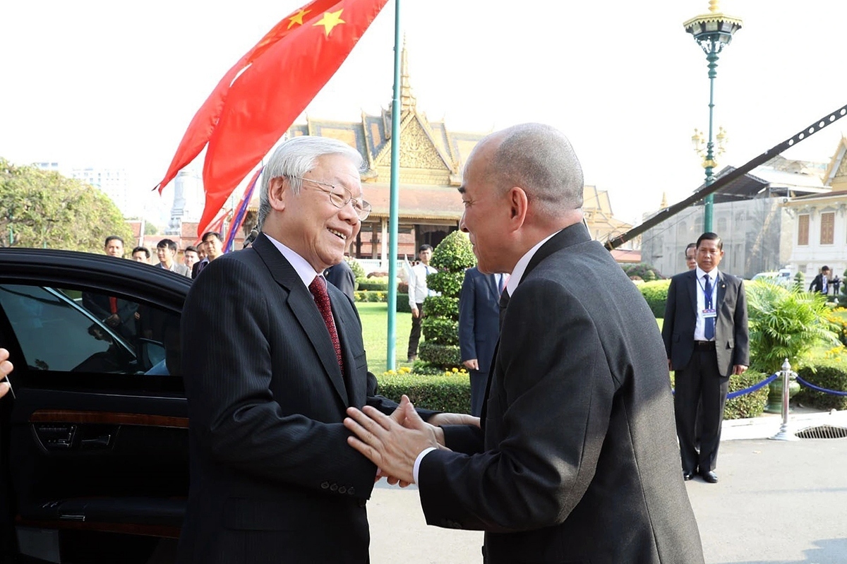 Party General Secretary Nguyen Phu Trong has talks with Cambodian King Norodom Sihamoni in Phnom Penh on February 25, 2019. The two leaders affirm that they will spare no efforts in fostering the mutual friendship to hand over the prosperous relationship to future generations. (Photo: VNA)