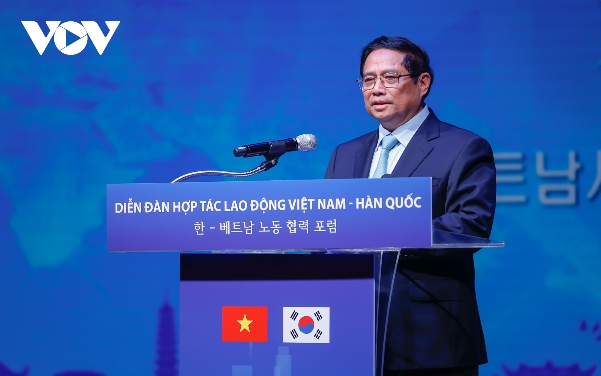 At a joint labour cooperation forums in Seoul on July 1, the PM suggests that the RoK continue to take the lead in training international human resources, including Vietnamese workers, to promote human resource cooperation, bringing benefits for both sides. He also proposes that the RoK send highly qualified experts and managers to work in Vietnam; continue to increase the quota to receive Vietnamese workers under the Employment Permit Program (EPS) in shipbuilding, agriculture, and fisheries; and expand new occupations that the RoK needs, such as information technology, nursing and services.