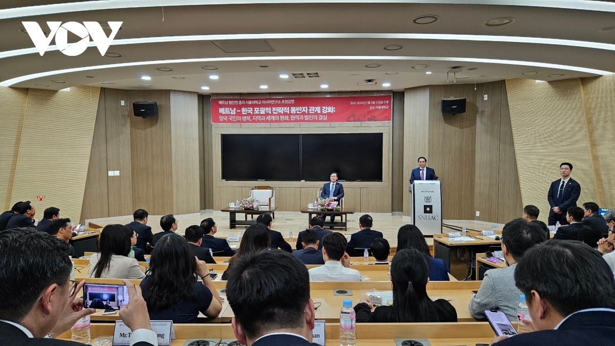 The Vietnamese Government leader  delivers a policy speech at the Seoul National University, in which he affirms Vietnam is willing to cooperate more closely with the RoK, and further develop the bilateral comprehensive strategic partnership, for happiness of the two peoples and for peace, cooperation and development in the region and the world.