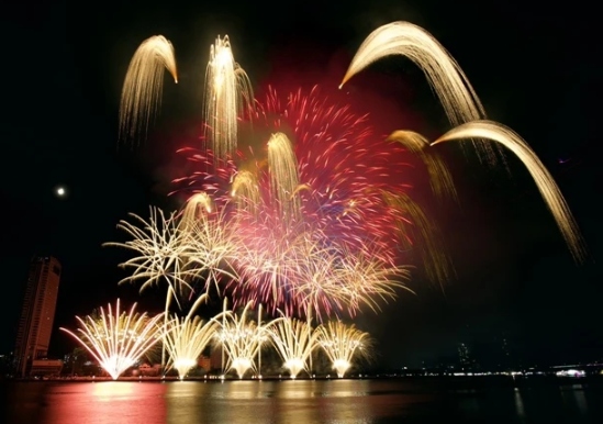Finland’s JoHo Pyro Professional Fireworks at the final of the Da Nang International Fireworks Festival 2024 (DIFF) on July 13. (Photos courtesy DIFF)