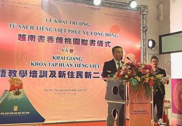 Head of the Vietnam Economic and Cultural Office in Taipei Vu Tien Dung speaks at the event.