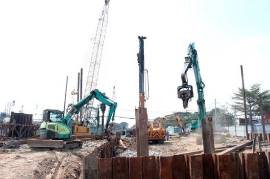 Construction of Nguyen Van Linh - Nguyen Huu Tho intersection tunnel project in HCM City’s District 7.