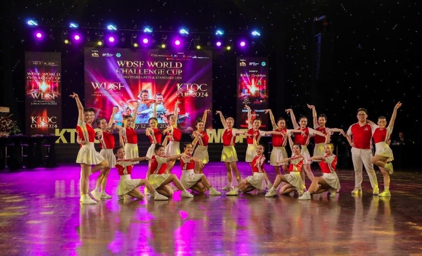 The UEF DanceSport team win a silver medal at international DanceSport competition 