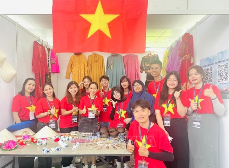 A Vietnamese booth at the 19th ASEAN and 9th ASEAN+3 Youth Cultural Forum (Photo: VNA)