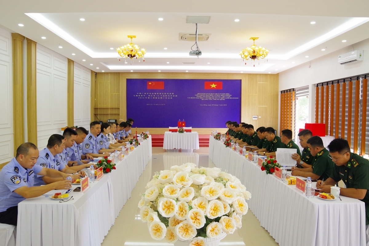 Border guard forces of Cao Bang and Ha Giang provinces of Vietnam and the Baise border management unit of China’s Guangxi province during their meeting in Cao Bang on July 9