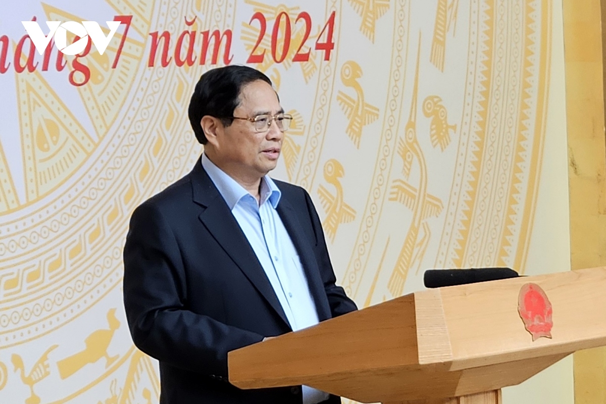 Prime Minister Pham Minh Chinh speaks at a Government meeting on digital transformation, with the participation of Deputy Prime Ministers, representatives of ministries, agencies and localities.