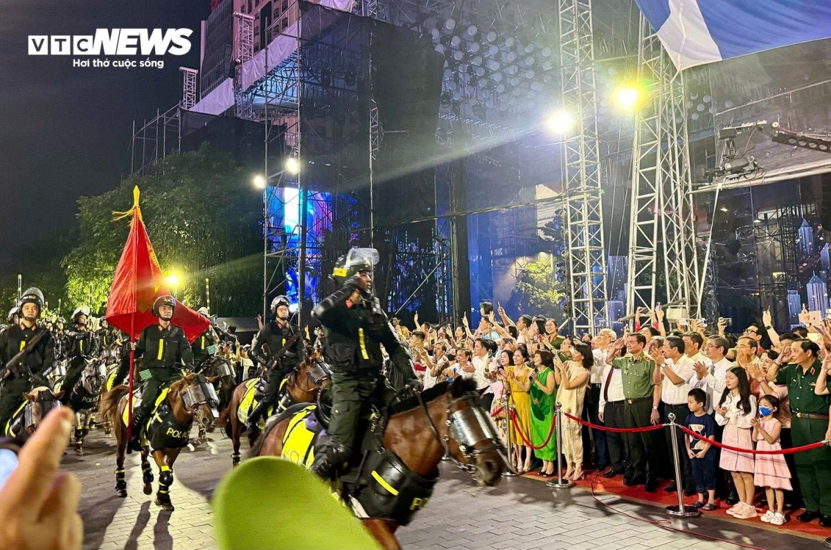 The horses can be used for patrols or rescue work in mountainous areas.