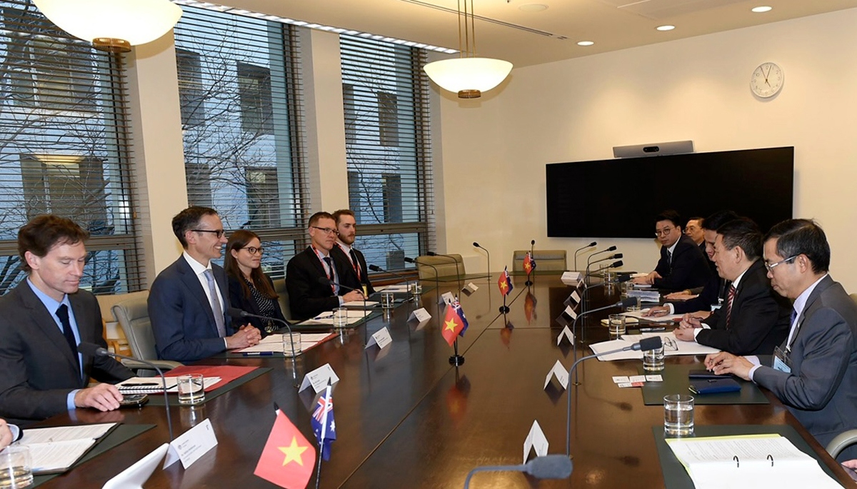 An overview of the working session on August 1 between Vietnamese Minister of Finance Ho Duc Phoc and Australian Assistant Minister for Competition, Charities, Treasury and Employment Andrew Leigh. (Photo: MoF)