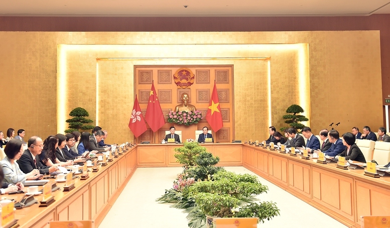  Deputy Prime Minister Tran Luu Quang hold talks with Chief Executive of the Hong Kong Special Administrative Region (China) John Lee Ka-chiu. (Photo:VGP)