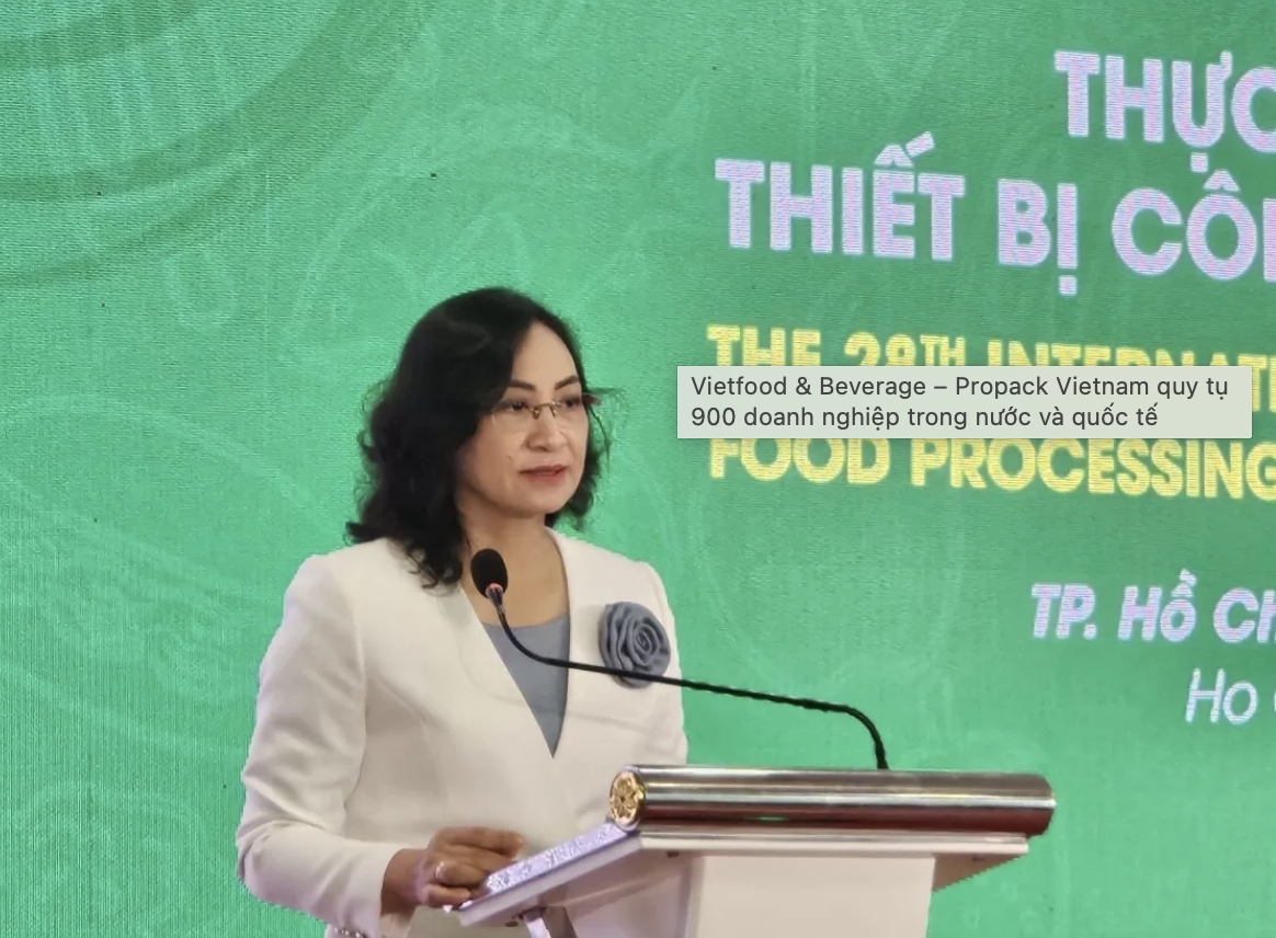 Deputy Minister of Industry and Trade Phan Thi Thang addresses the event