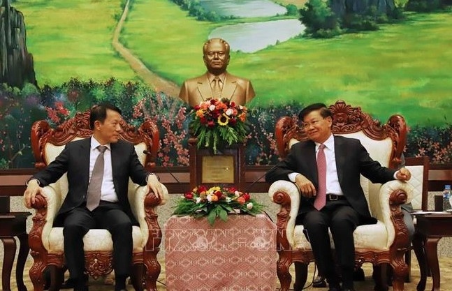 General Secretary of the Lao People’s Revolutionary Party and President of Laos Thongloun Sisoulith (right) and Vietnamese Minister of Public Security Luong Tam Quang (Photo: VNA)