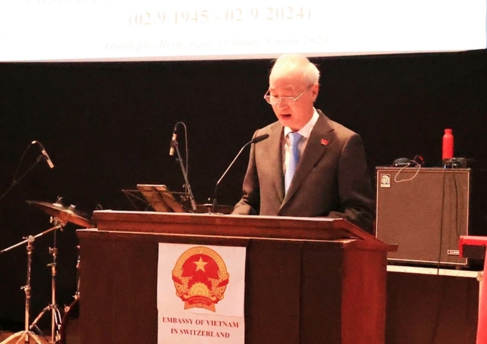 Vietnamese Ambassador to Switzerland Phung The Long speaks at the ceremony in Bern on August 18. (Photo: VNA)