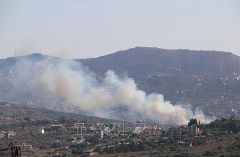 Smoke is seen after an Israeli strike on Kafr Kila, Lebanon on July 29. (Photo: VNA)