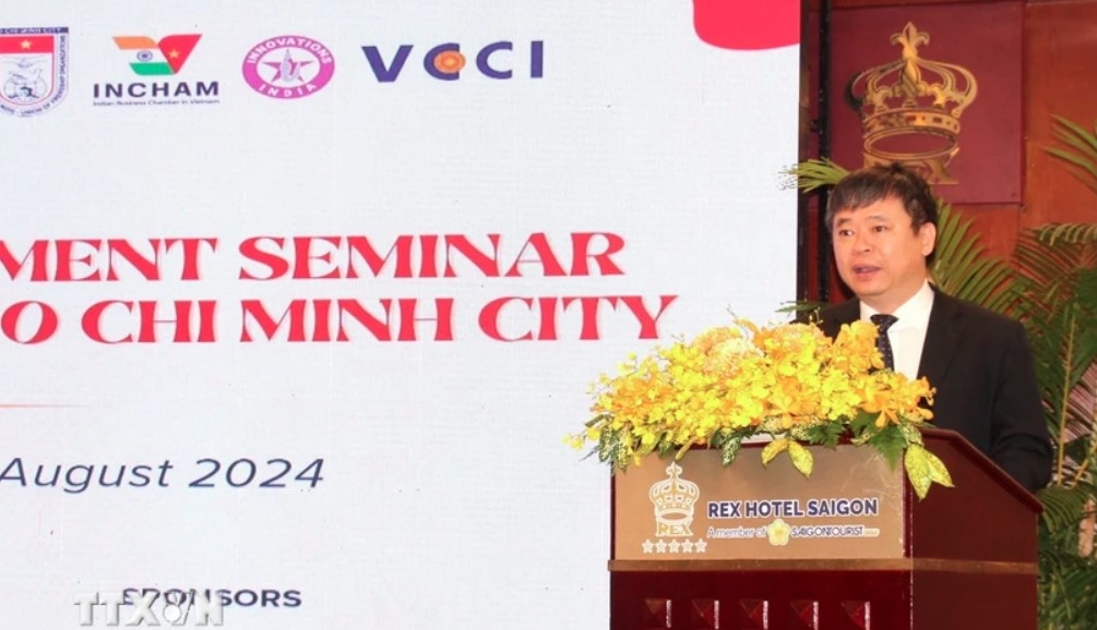 Tran Ngoc Liem, director of the Vietnam Chamber of Commerce and Industry addresses the event