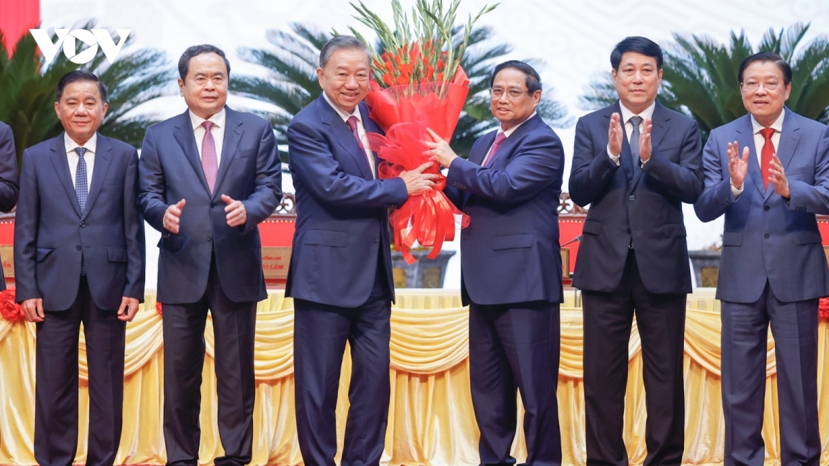 Senior Vietnamese leaders congratulate President To Lam (third from left) on his election as General Secretary of the Communist Party of Vietnam Central Committee on August 3, 2024