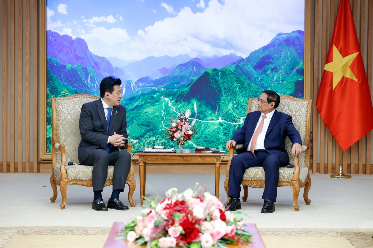 Vietnamese Prime Minister Pham Minh Chinh (R) and Japanese Defense Minister Kihara Minoru during their meeting in Hanoi on August 6. (Photo: VGP)