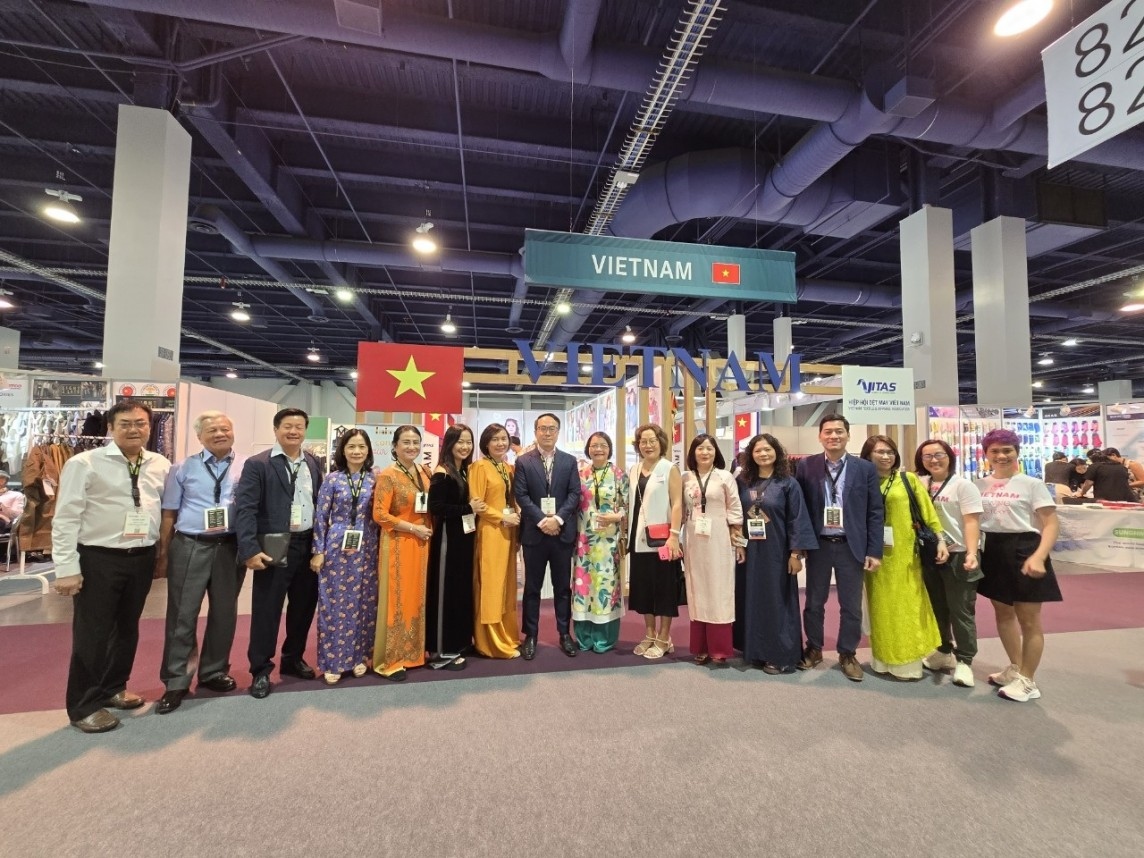 A pavilion of Vietnamese garment makers at Sourcing at Magic Fashion Trade Show 2024 in Las Vegas, USA. (Photo: VITAS)