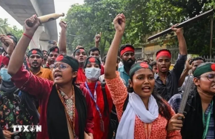Protesters in Dhaka, Bangladesh on August 4. (Photo: Getty Images/VNA)